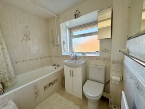 Family Bathroom- click for photo gallery
